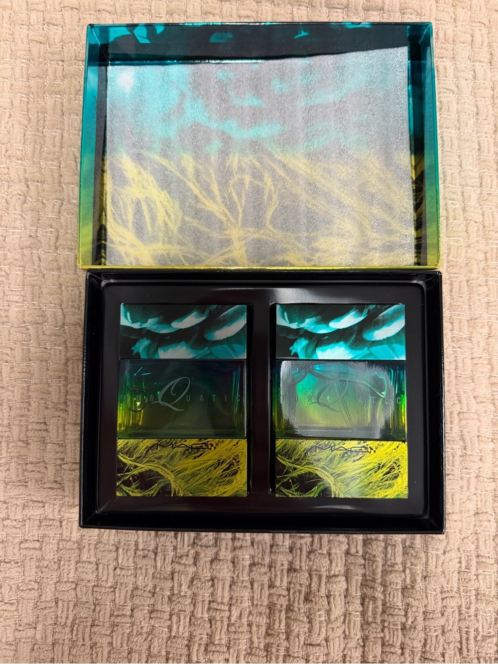 MAC Cosmetics Turquatic Duo in Teal and Gold Holographic Box - Picture 2 of 3